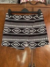 Black And White Aztec Print Hollister Skort. Size Medium Hidden Zip.