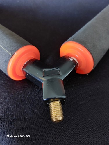 Fishing pole roller - v, to