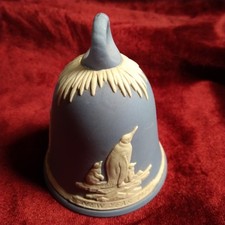 Wedgwood Sm. Bell PENGUINS New Year 1979 Jasperware England Retired Vintage 8cms