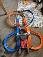 Hot Wheels Mega Loop Mayhem Track Set