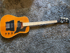 semi acoustic bass