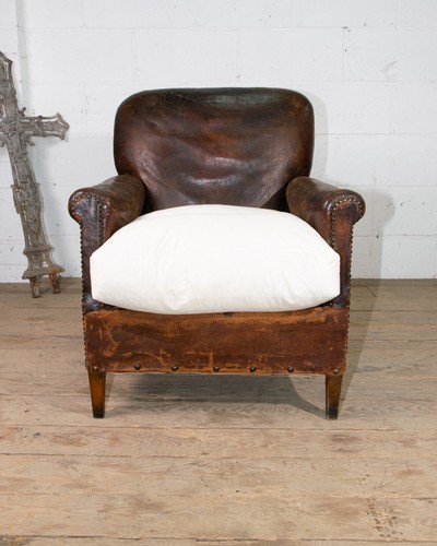 Antique leather art deco club - deco,