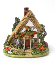 Lilliput Lane Roses Are Red
