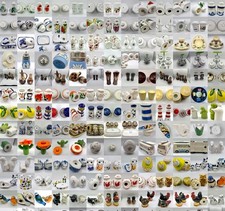 Salt and pepper shakers / Classic Brands / Worldwide / Novelty