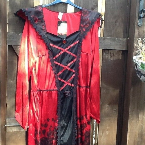 Sainsburys vampire lady - tu,
