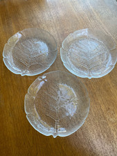 Set of 3 Arcoroc Textured Glass Leaf Pattern Medium Plates 24cm