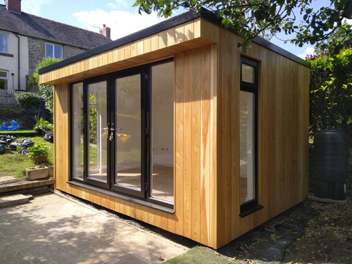 Insulated garden room - /,