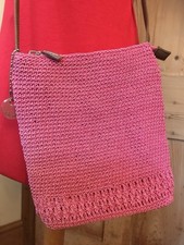 VINTAGE GIONNI SHOULDER BAG PINK WOVEN CROCHET FAUX LEATHER STRAP BOHO FESTIVAL