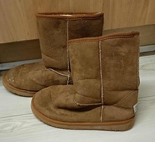 tan Ugg Australia boots size 6
