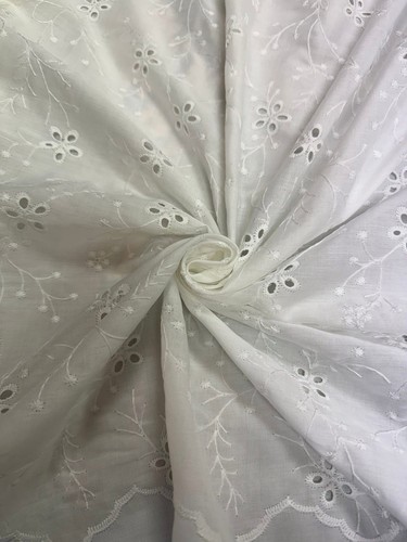 Off white with floral blossom - off,