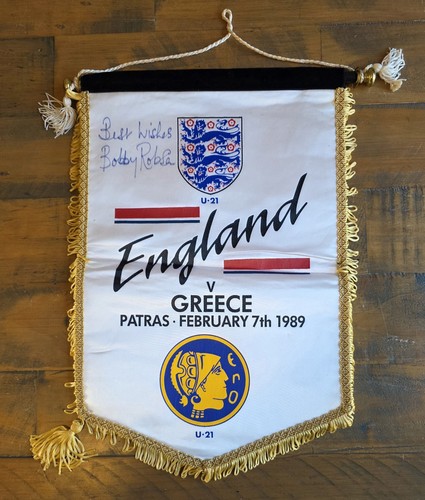Signed pennant bobby robson - signed,