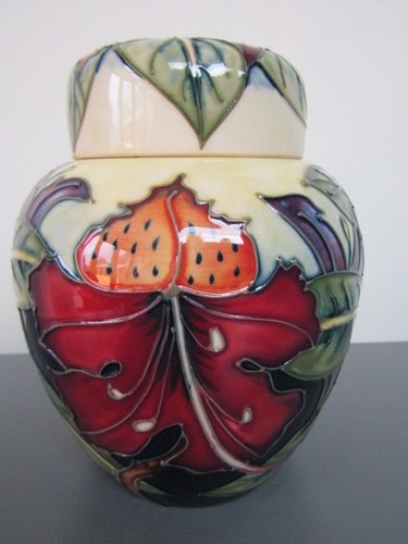 Moorcroft large ginger jar - ,