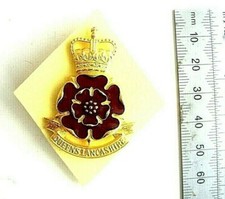 QUEENS LANCASHIRE REGIMENT CAP BADGE & BACKING  QLR