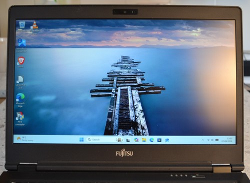 Fujitsu lifebook u747 - fujitsu,