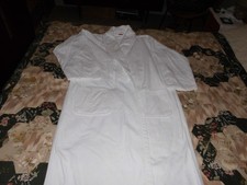White unisex bath robe/dressing gown size large