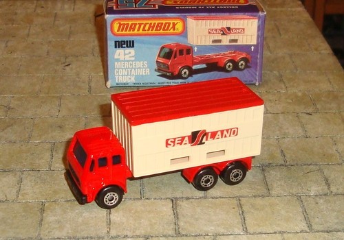 Mercedes container truck sea - container,