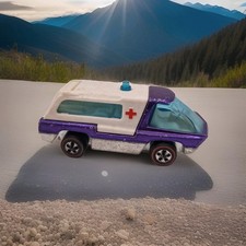 HOT WHEELS RED LINE AMBULANCE