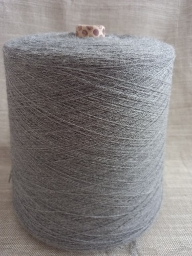 Machine knitting yarn