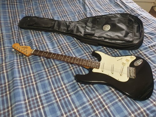 Squier bullet stratocaster - bullet,