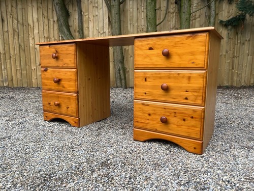 Modern pine drawer knee - pine,