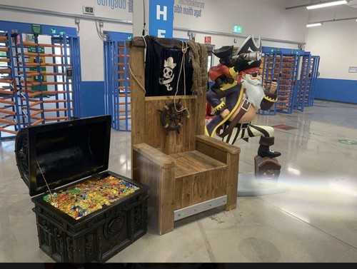 Large oak chair - chair, pirate