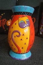 Laurel Bunch Cat Vase