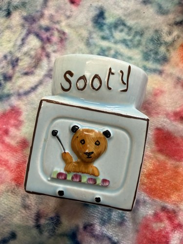Sooty egg cup keele - sooty, street