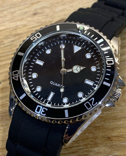 Sterile dial dive style quartz