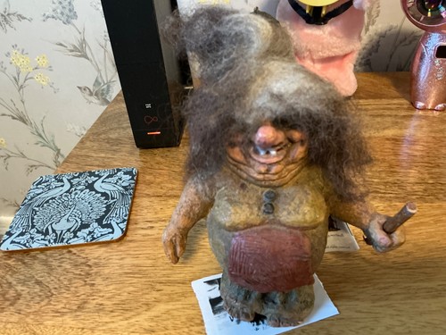 Form troll figure - ny, lady