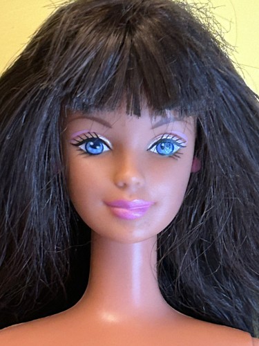 Vintage 1990s barbie - 💚,