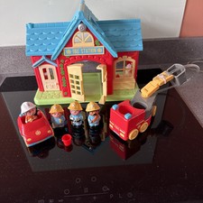 ELC happyland firestation 4 Figures Car And Engine