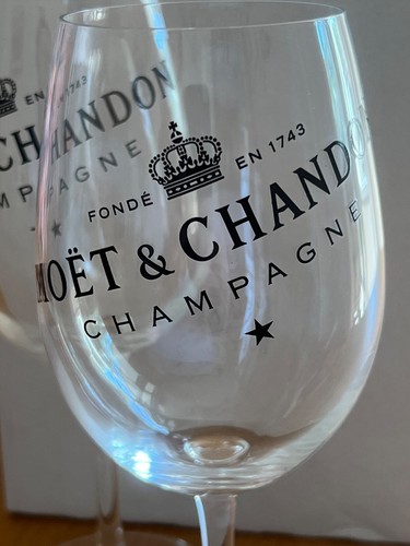 Pair moet and chandon large - pair,