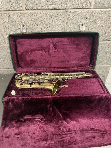 Corton saxophone with case - case, in