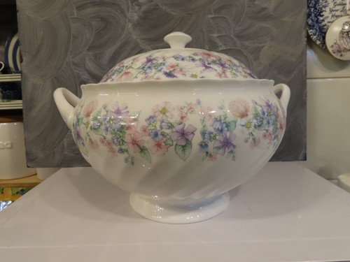 Wedgwood angela lidded large - ,