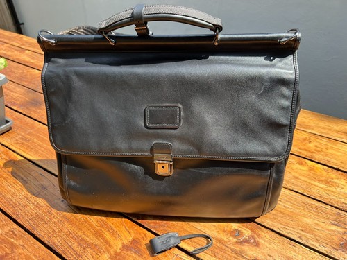 Ultra rare tumi - executive, flap