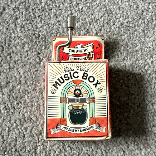Cog giftware hand crank music - giftware,