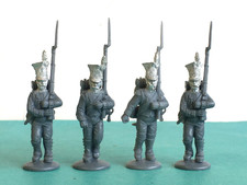 4 x UNKNOWN MAKE. NAPOLEONIC WAR INFANTRY. 28mm PLASTIC & METAL SOLDIERS