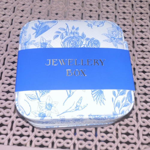Blue white floral zip around - blue,