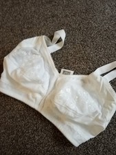 Bnwt crisp white bra from F&F