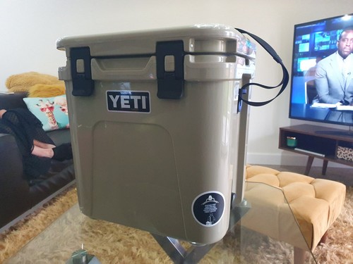 Large yetti cool box - large,
