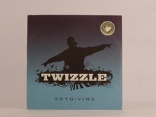 TWIZZLE SKYDIVING (E84) 4