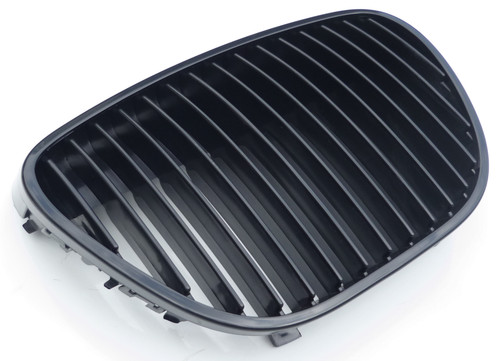 Black slatted badgeless grille