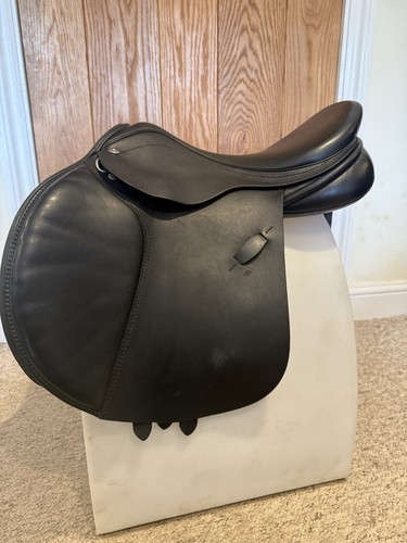Farrington jump saddle - 16.5”,