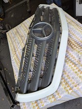 Genuine OEM Mercedes-Benz Sprinter W906 Bumper Centre Grill Grille A9068880523