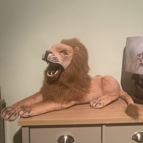 Large realistic lion - ,