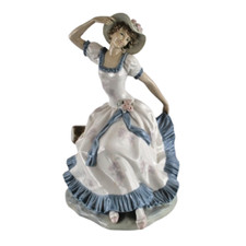Nao by Lladro Seated Lady with