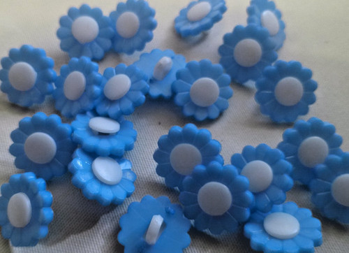 Blue white daisy - blue,
