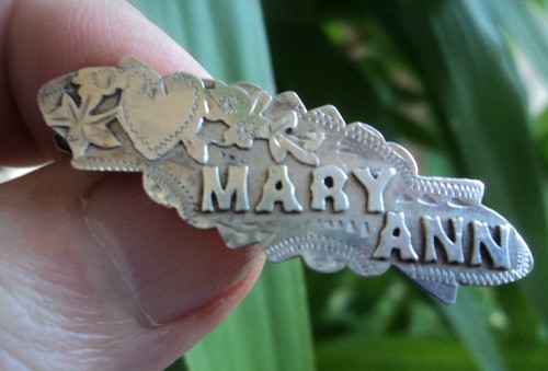 Name brooch mary ann rare - brooch,