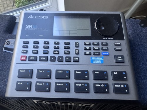 Alesis sr18 drum machine - drum,
