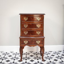 Chest of Drawers serpentine